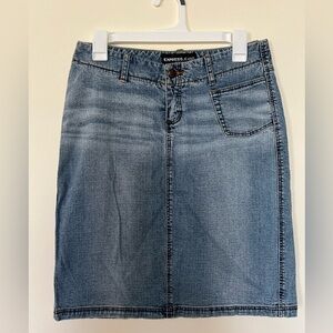 EXPRESS Jeans Womens Denim Mini Skirt 3/4 Small Low-Rise Stretch‎ Back Slip